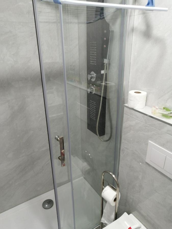 Apartment Rose By The Beach & Tennis Courts สปลิท ภายนอก รูปภาพ