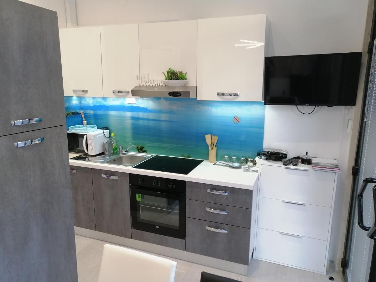 Apartment Rose By The Beach & Tennis Courts สปลิท ภายนอก รูปภาพ