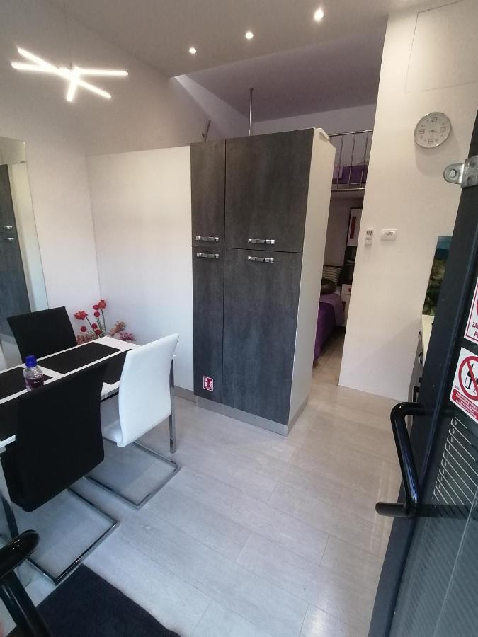 Apartment Rose By The Beach & Tennis Courts สปลิท ภายนอก รูปภาพ