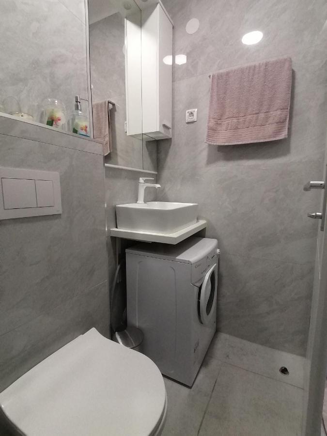 Apartment Rose By The Beach & Tennis Courts สปลิท ภายนอก รูปภาพ
