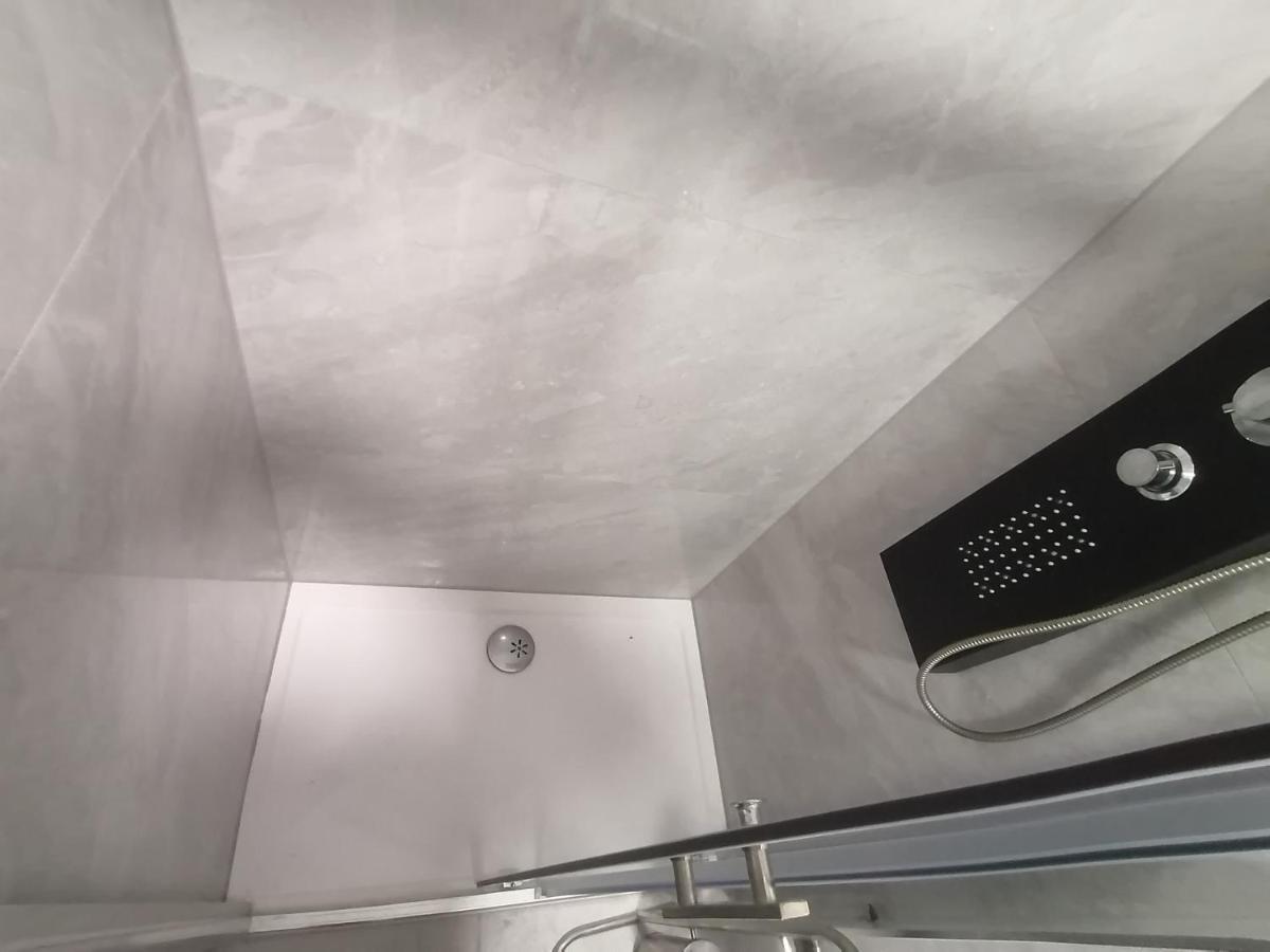 Apartment Rose By The Beach & Tennis Courts สปลิท ภายนอก รูปภาพ